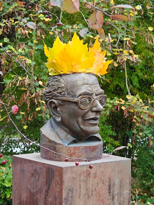 Richard Hansen Statue - Image 2