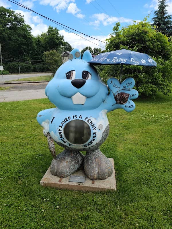 Piggy Bank Phil Statue - Image 2