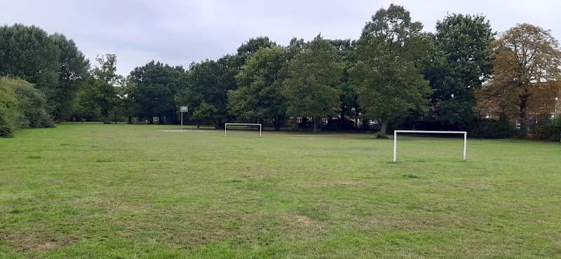 Yattendon Park - Image 1