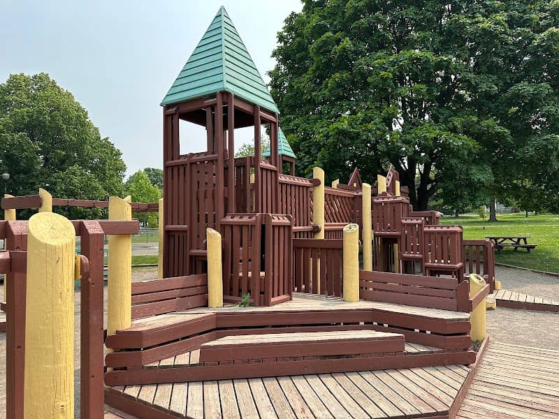 Franklin Square - Image 1