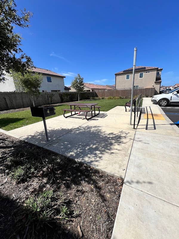 Hacienda Dr East Park - Image 1