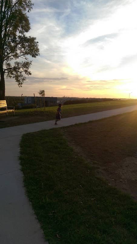 Beaumont Hills Walkway - Image 1