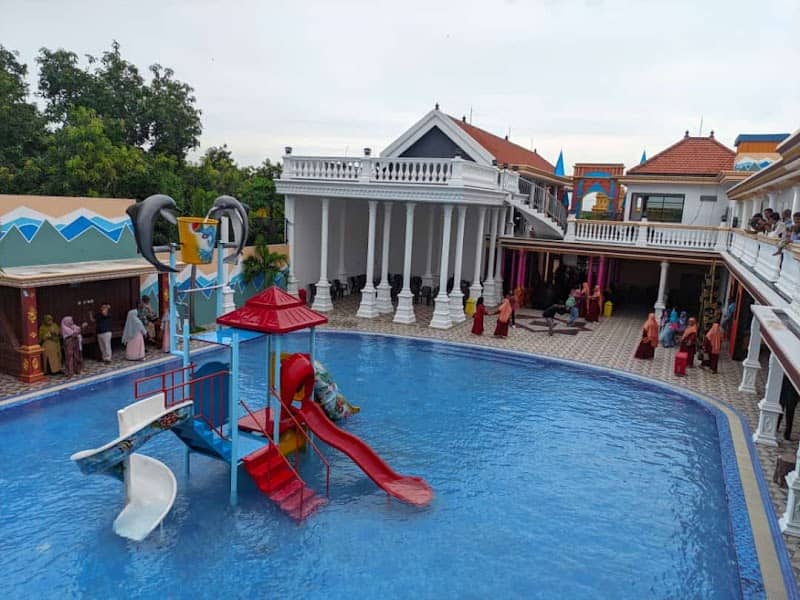 Raya Dewi Cerme Waterpark - Image 1