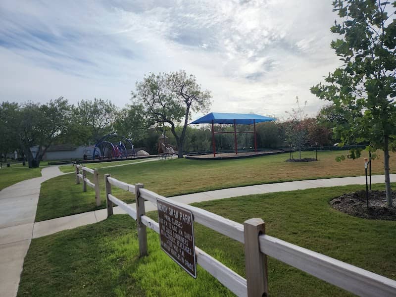 Wendy Swan Splashpad - Image 1