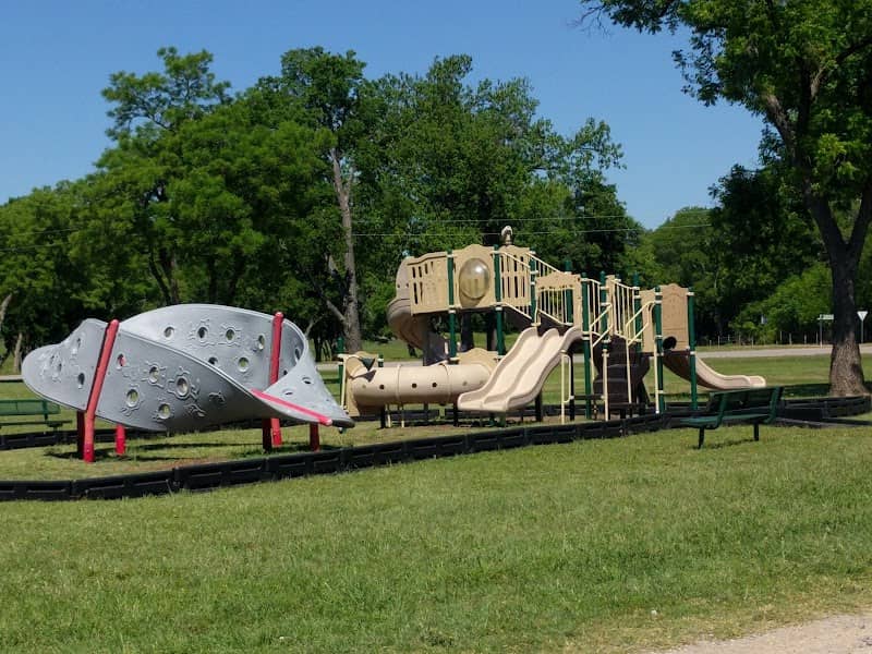 Quinette Park - Image 2