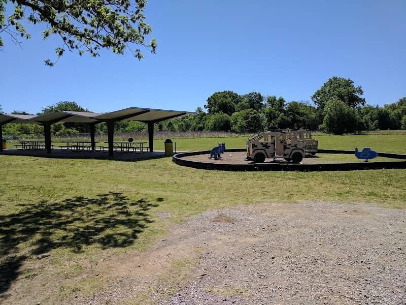 Quinette Park - Image 1
