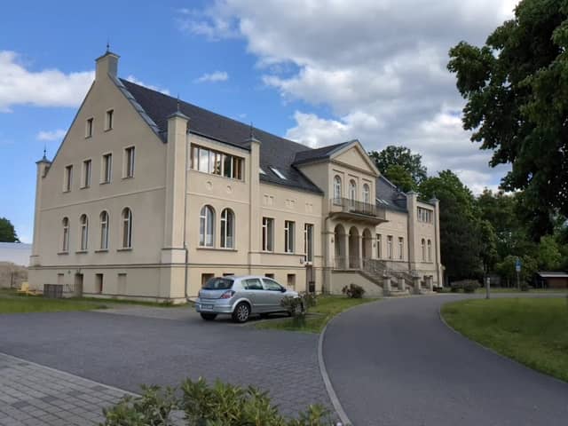 Laubsdorfer Schloss - Image 1