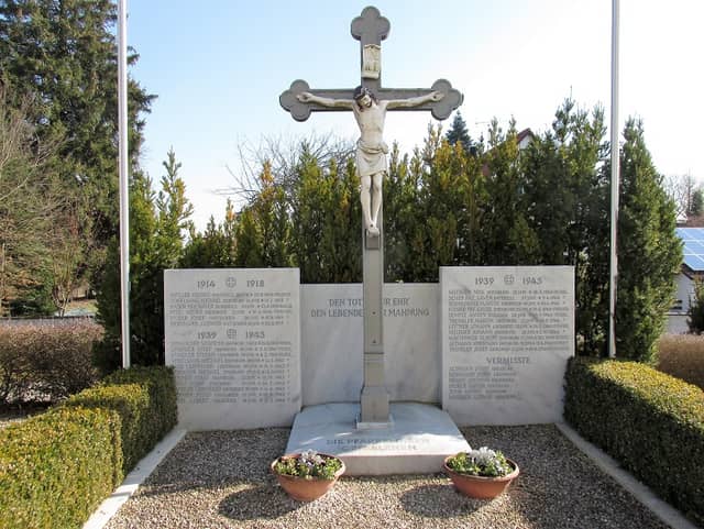 Kriegerdenkmal - Image 1