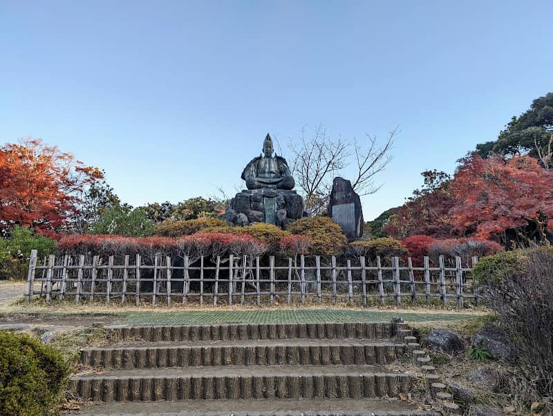 Statue of Minamoto no Yoritomo - Image 2