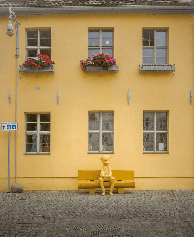 Loriot Statue - Image 1