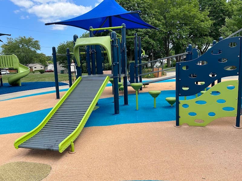 Husky Park - Image 1