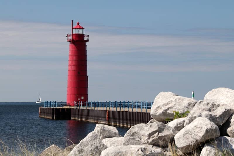 Muskegon South Pierhead Lighthouse - Image 3
