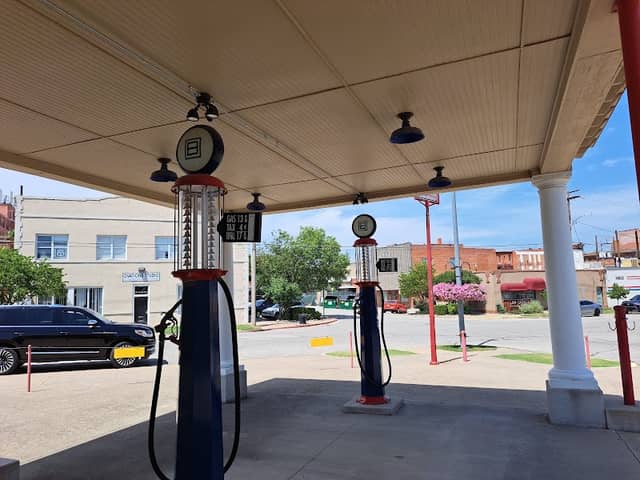 Waite Phillips-Barnsdall Filling Station Museum - Image 2