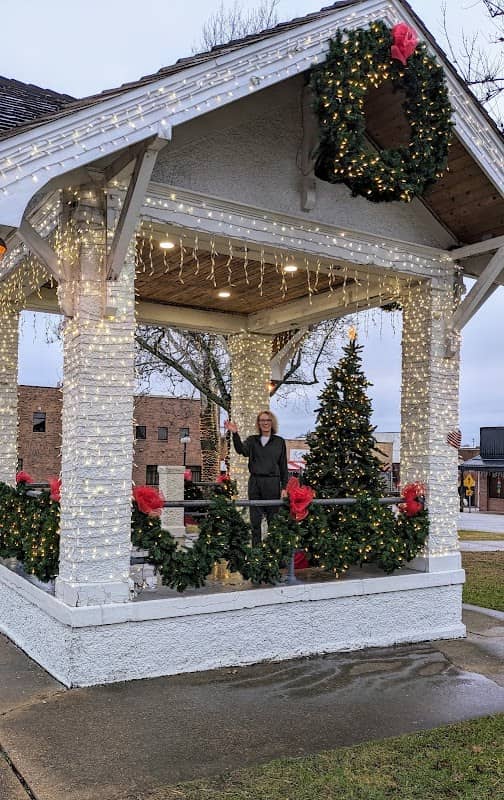 Mountain Grove Town Square Park - Image 1
