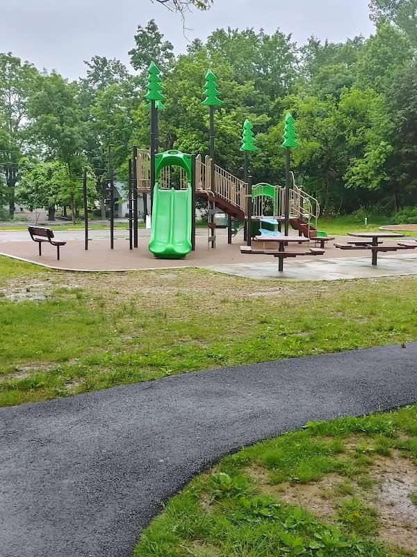 Pattison Park Lakeside - Image 2