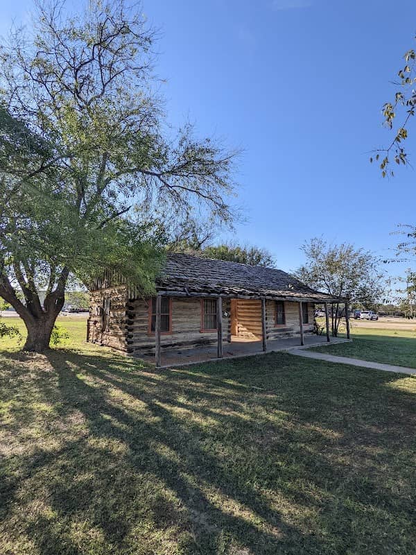 Atascosa County Courthouse - Image 1