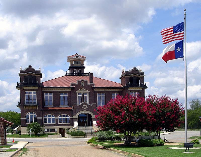 Atascosa County Courthouse - Image 2