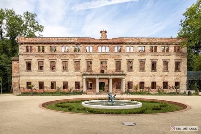 Zatonie Palace - Image 1