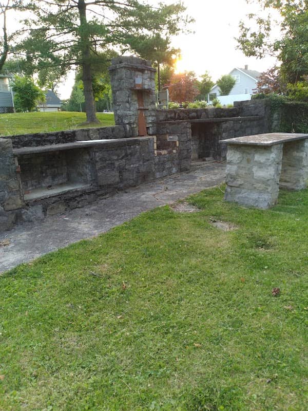 Turner Log Cabin Park - Image 2