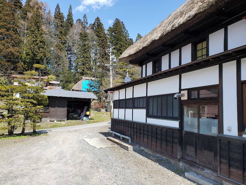 茅葺き屋根と囲炉裏の古民家 白馬マル七 - Image 3