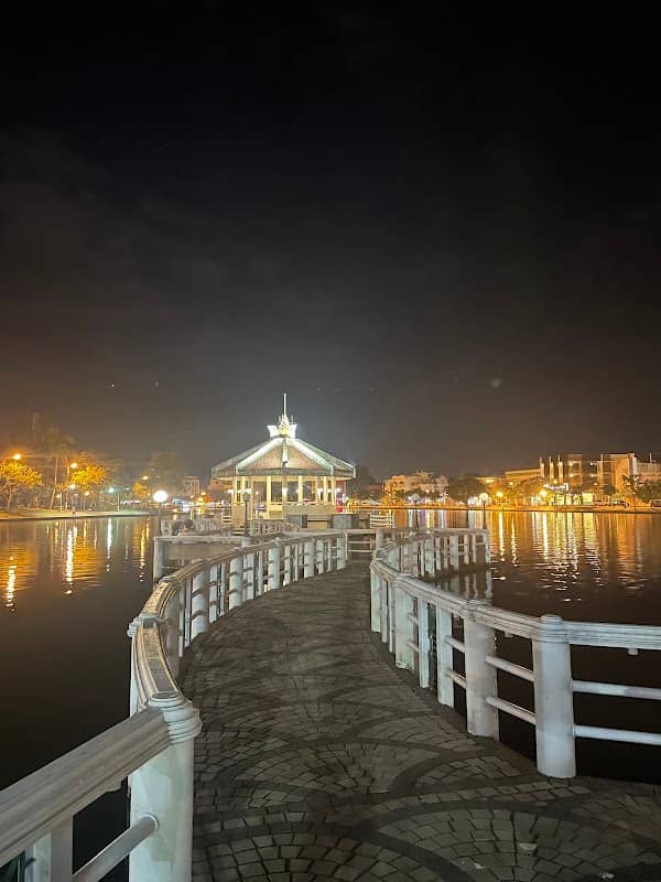 Pavilion in the middle of Bueng Phlan Chai - Image 2