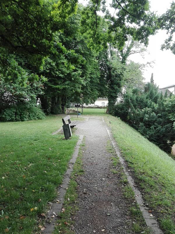 Burg Park - Image 1