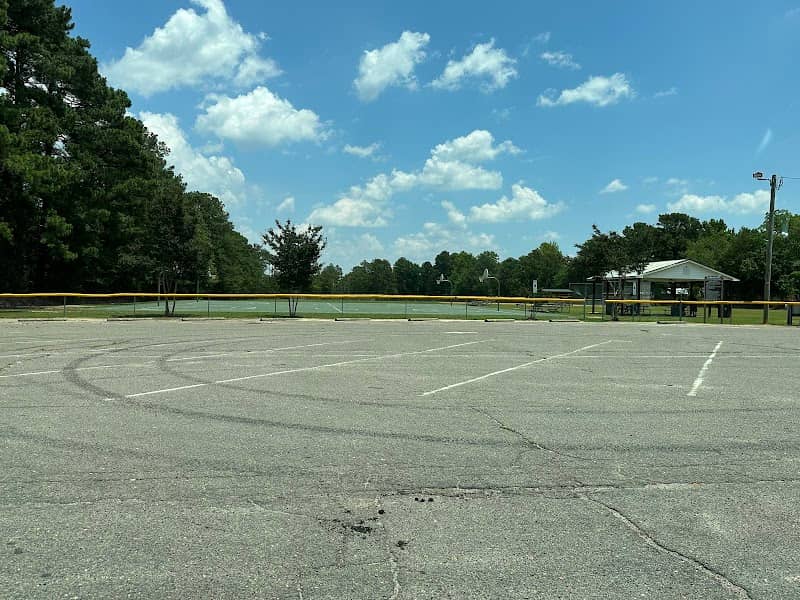 Robbin Heights Park - Image 1