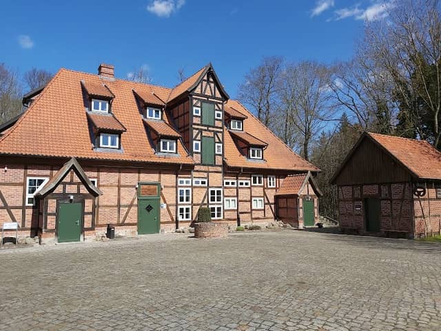Vierhundert-Wasser-Barfußpfad Bad Bodenteich - Image 1