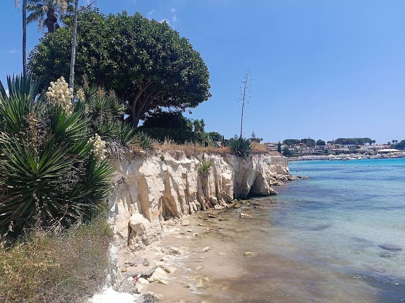 Spiaggia libera Fontane Bianche - Image 1