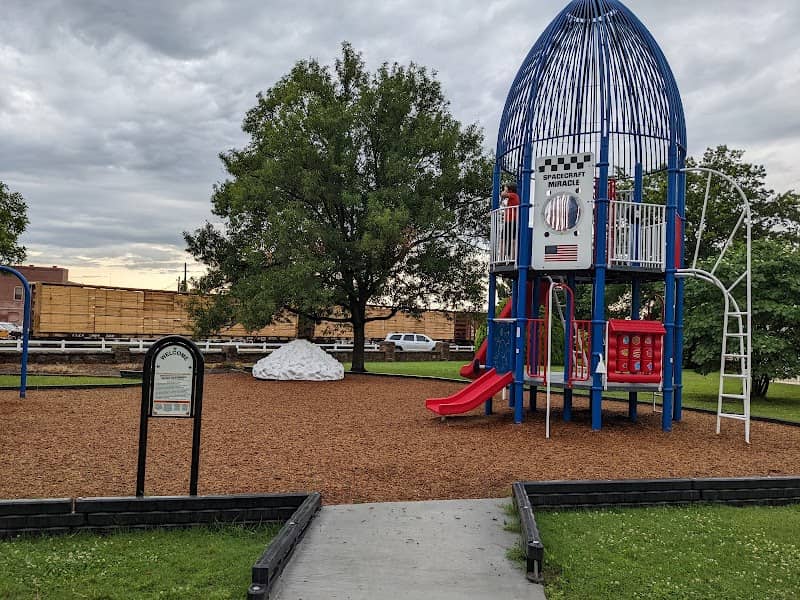 Gazebo Park - Image 1