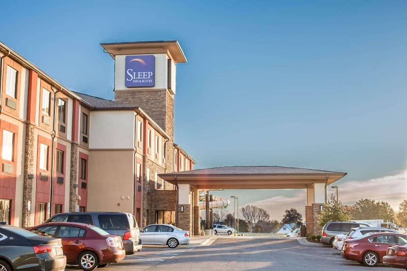Sleep Inn & Suites Indoor Waterpark - Image 1
