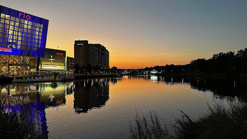 Rio Washingtonian Lake Outdoor Theater - Image 1