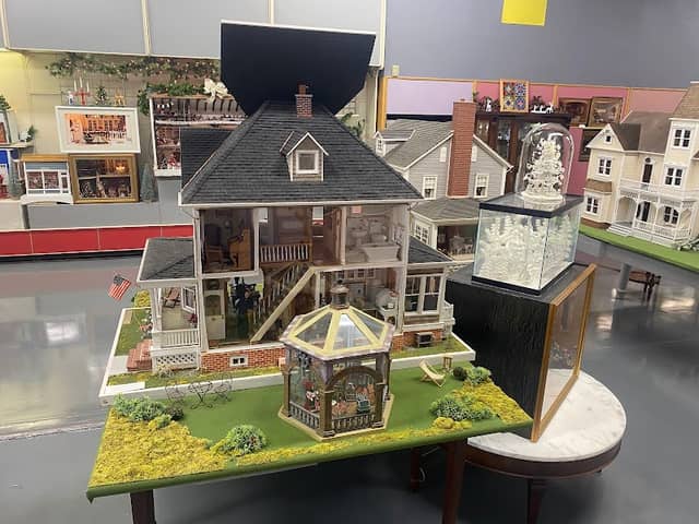 Miniatures And Curious Collections Museum - Image 2