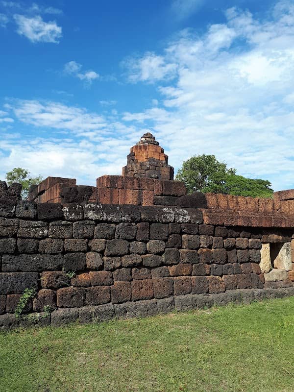 Prang Ku (Prasat Nong Ku) - Image 2