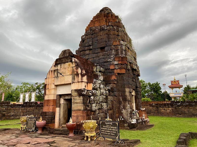 Prang Ku (Prasat Nong Ku) - Image 1