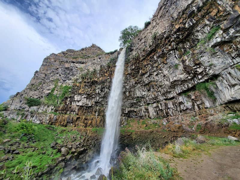 Scenic View Perrine Coulee Waterfall - Image 2