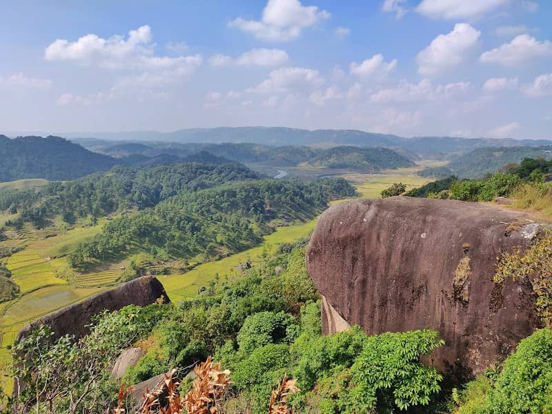 Mawhiang Rock Formations - Image 1
