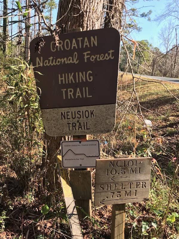 Neusiok Trail Parking - Image 1