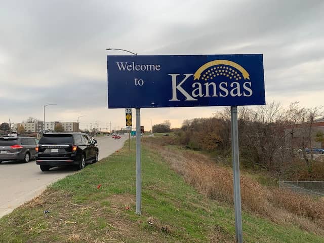 Welcome to Kansas sign - Image 1