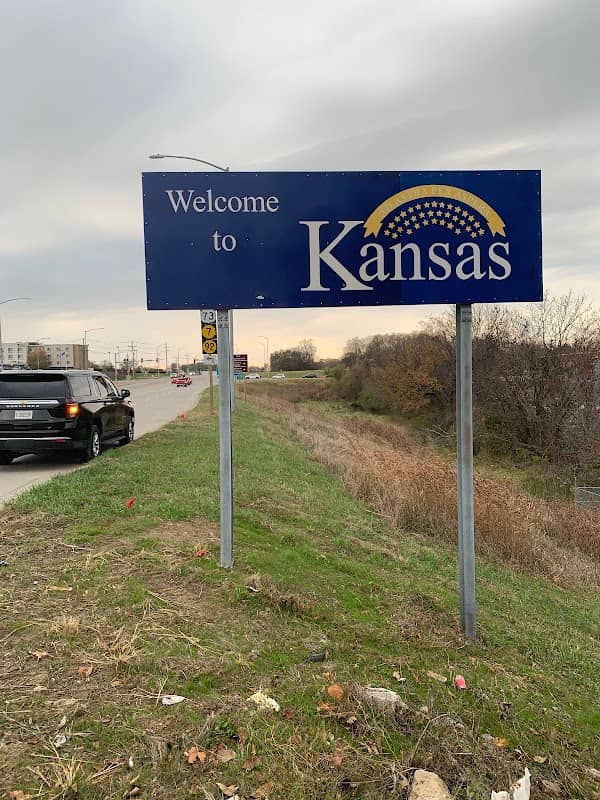 Welcome to Kansas sign - Image 2