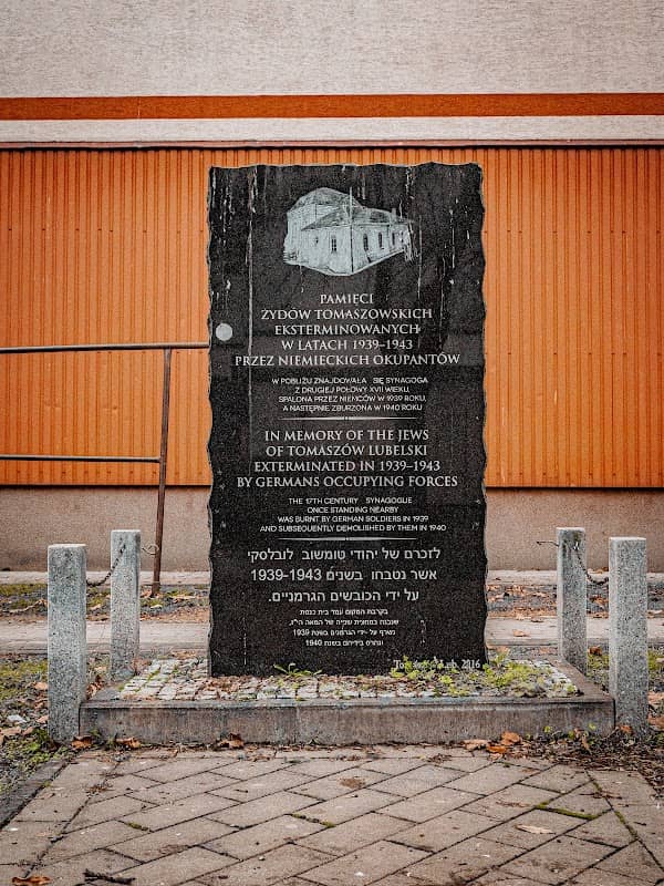 Pomnik poświęcony pamięci Żydów tomaszowskich zamordowanych w trakcie II Wojny Światowej - Image 1