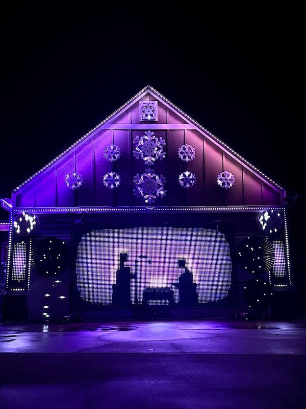 Pinnacle landing light show - Image 2