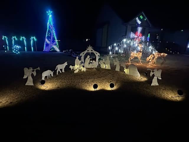 Pinnacle landing light show - Image 1