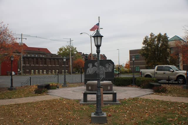 Danville Women's War Memorial - Image 2