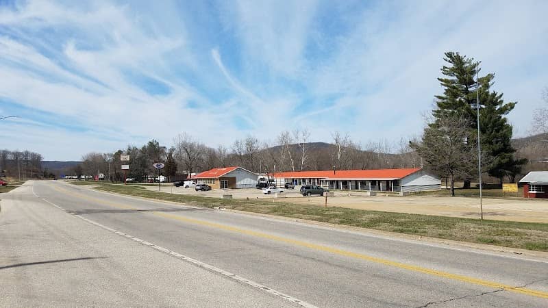 Shepherd Mountain Inn & Suites - Image 1