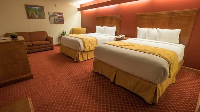 Shepherd Mountain Inn & Suites - Image 2