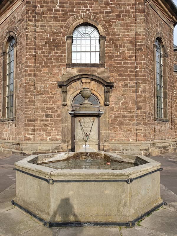 Brunnen am Kirchplatz - Image 1