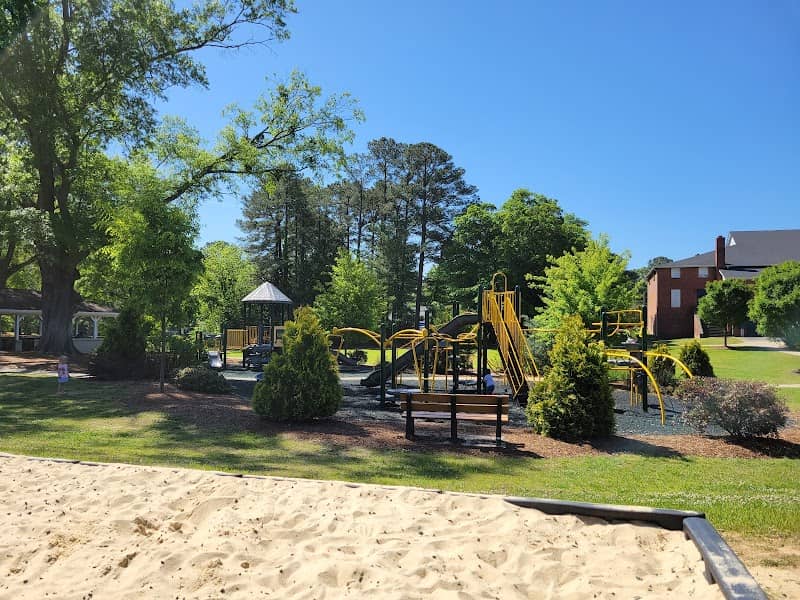 Falcon Park - Image 2