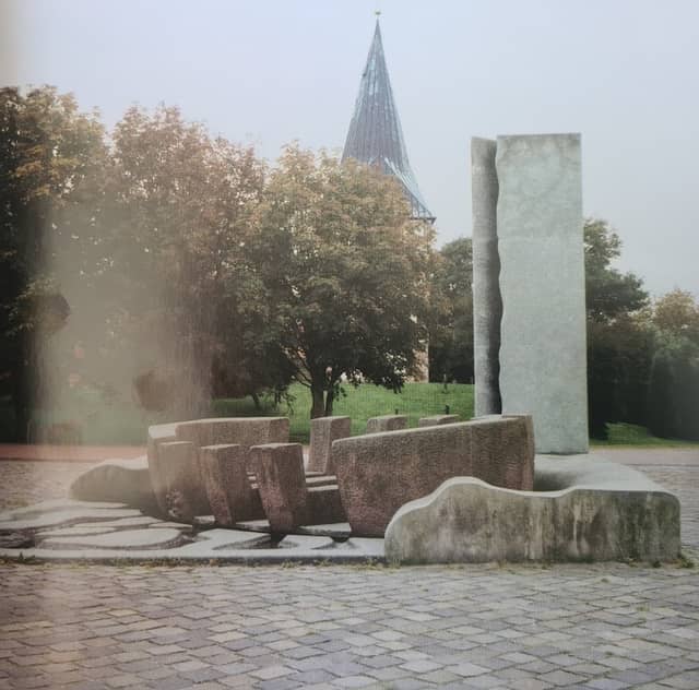Sandstein-Brunnen, Sande - Udo Reimann (1990) - Image 1