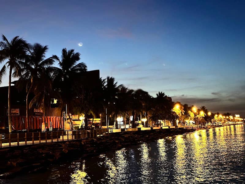 หาดบางแสนล่าง - Image 1